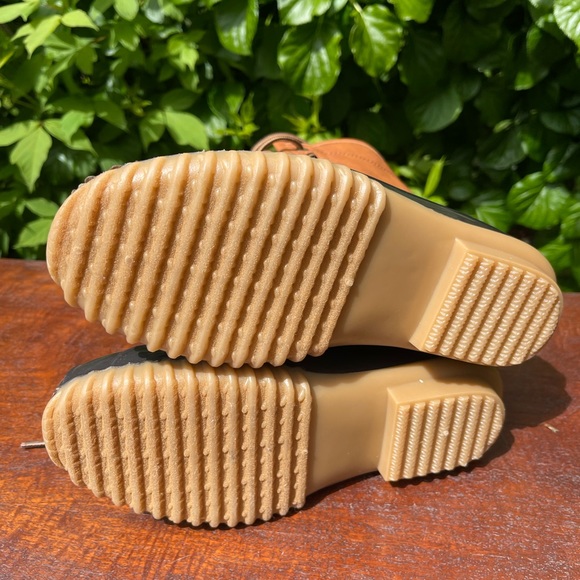 NWT The Original Duck Boot, size 6 - Picture 7 of 7